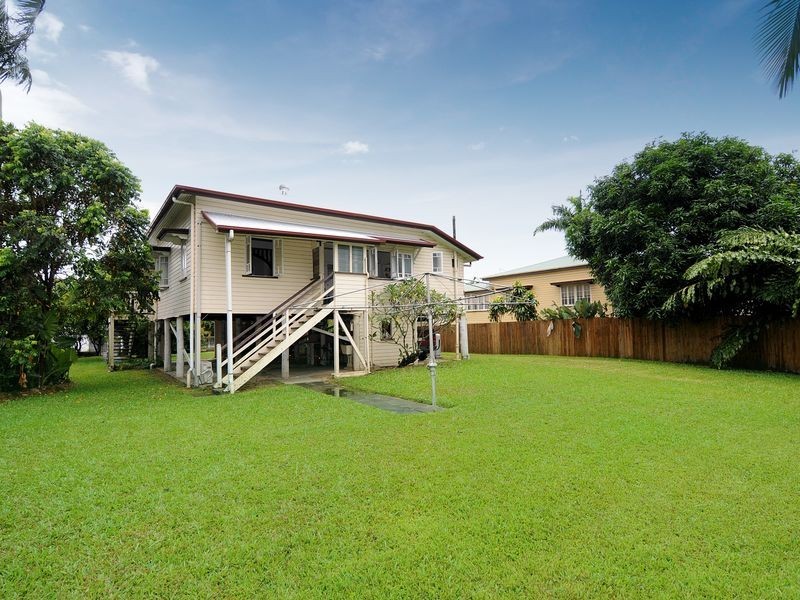 283 Pease Street, Edge Hill QLD 4870