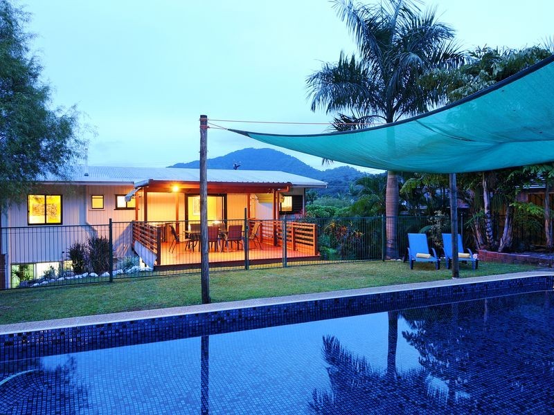 10 Sommerville Crescent, Whitfield QLD 4870