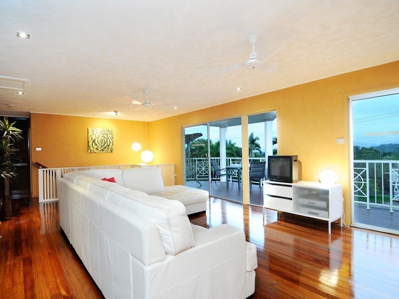 10 Sommerville Crescent, Whitfield QLD 4870