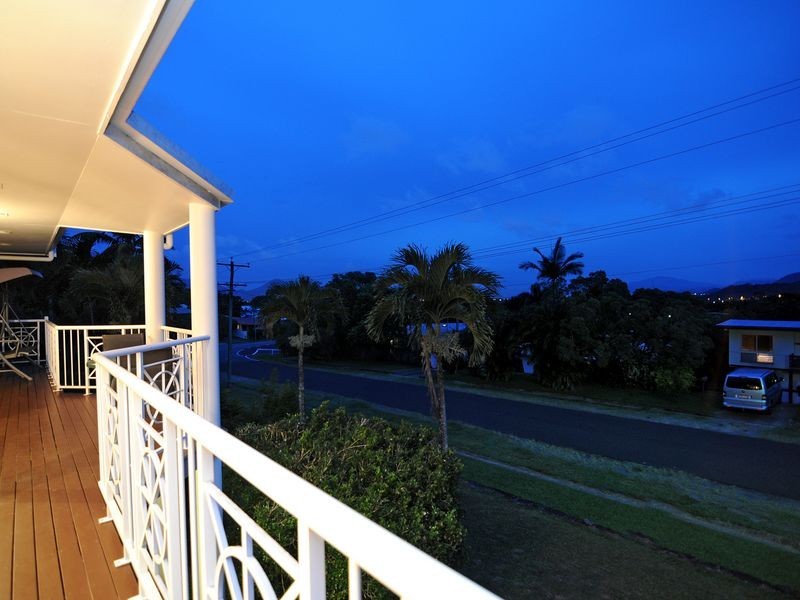 10 Sommerville Crescent, Whitfield QLD 4870