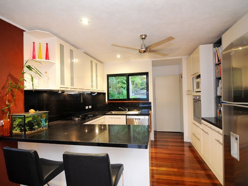 10 Sommerville Crescent, Whitfield QLD 4870