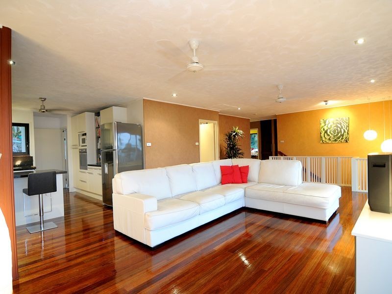 10 Sommerville Crescent, Whitfield QLD 4870