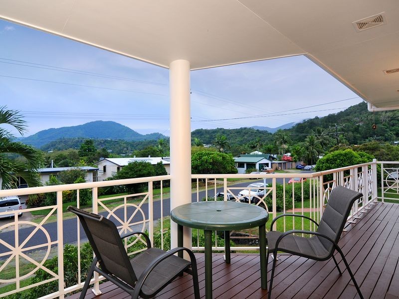 10 Sommerville Crescent, Whitfield QLD 4870