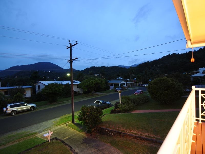 10 Sommerville Crescent, Whitfield QLD 4870