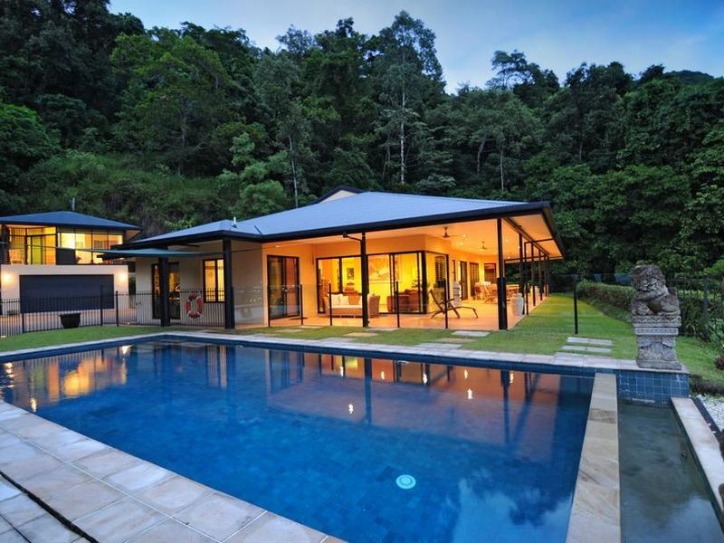 10 Julian Close, Mooroobool QLD 4870