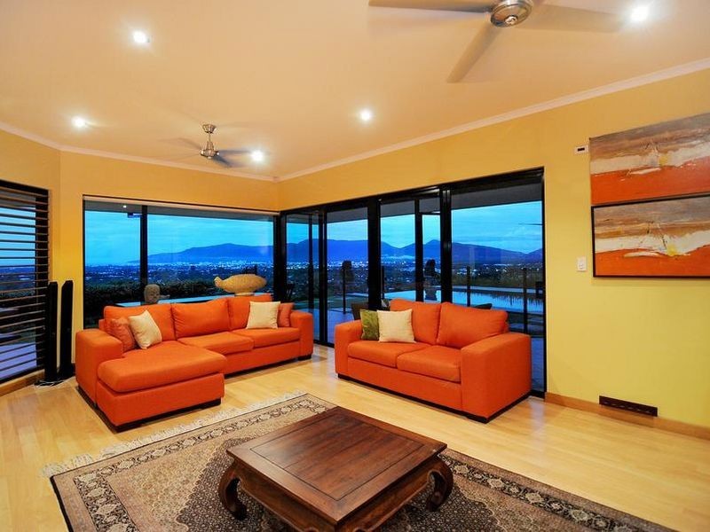 10 Julian Close, Mooroobool QLD 4870