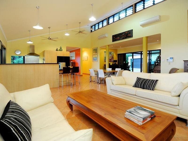 10 Julian Close, Mooroobool QLD 4870