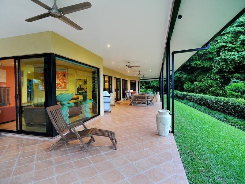 10 Julian Close, Mooroobool QLD 4870