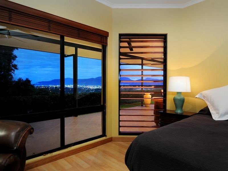 10 Julian Close, Mooroobool QLD 4870