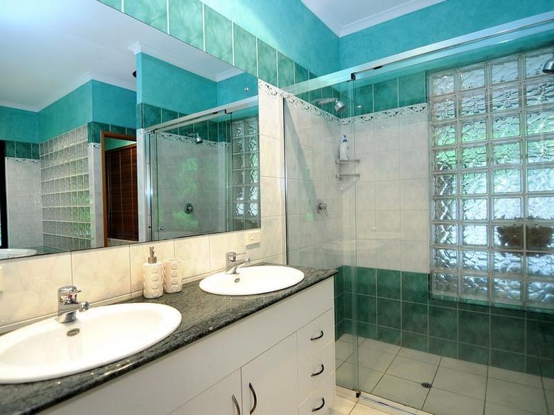 10 Julian Close, Mooroobool QLD 4870