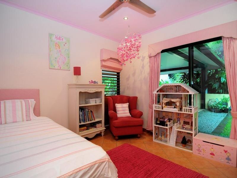 10 Julian Close, Mooroobool QLD 4870