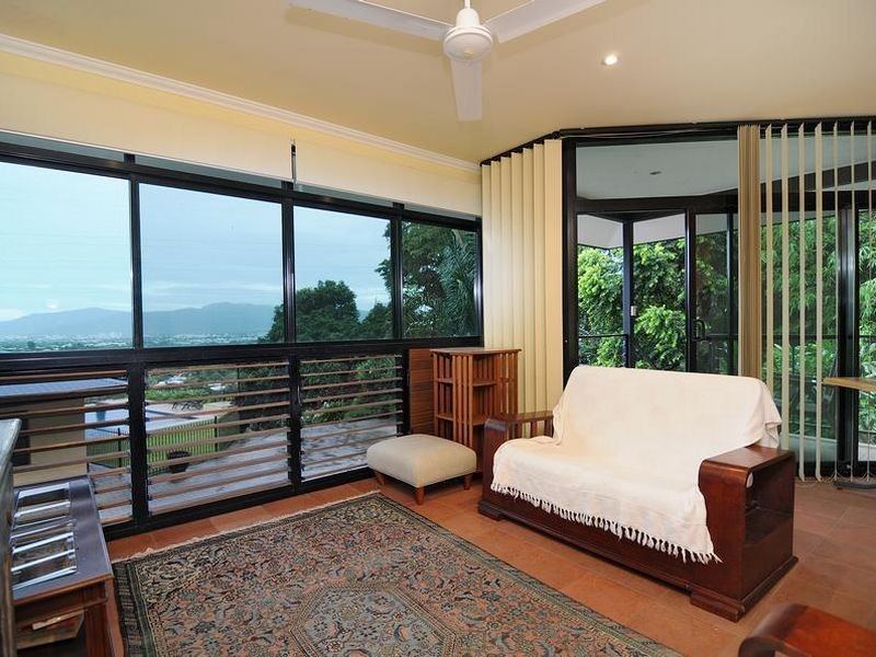 10 Julian Close, Mooroobool QLD 4870