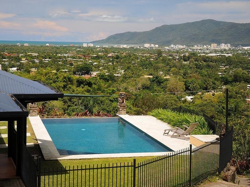 10 Julian Close, Mooroobool QLD 4870