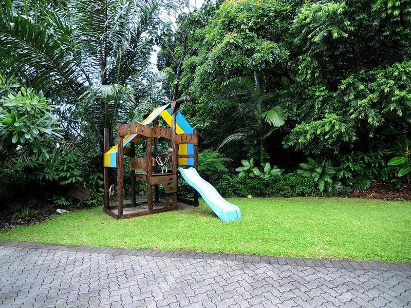 10 Julian Close, Mooroobool QLD 4870