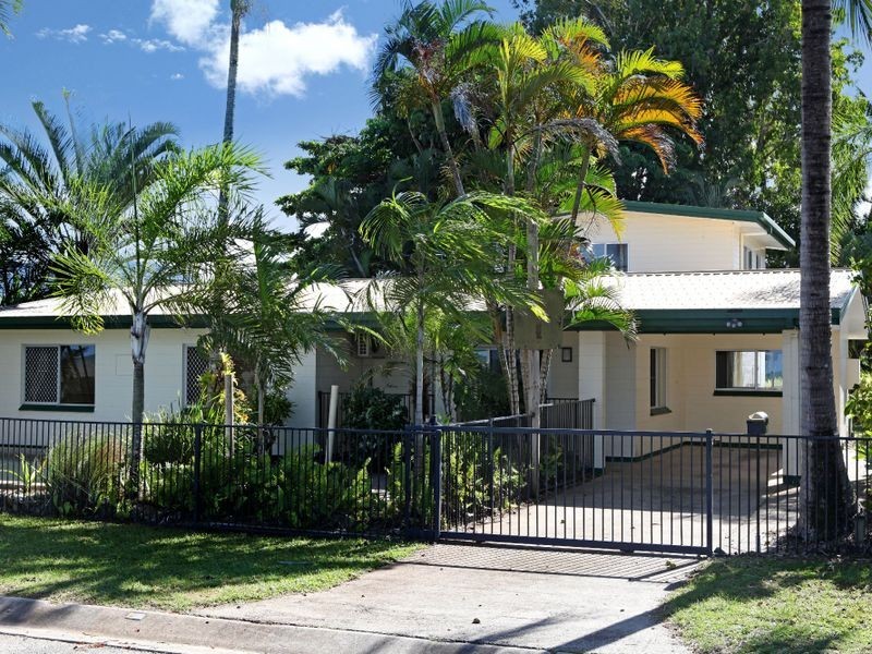 249 O’Shea Esplanade, Machans Beach QLD 4878