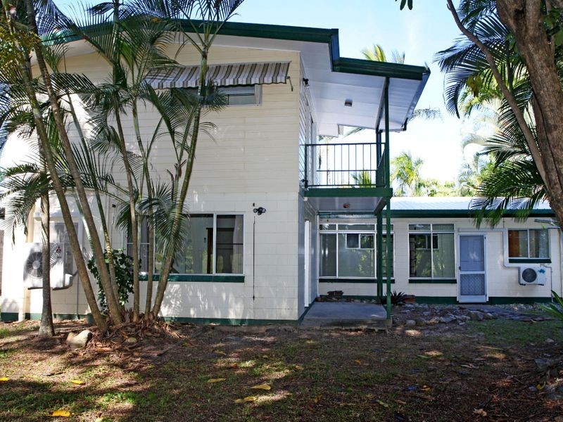 249 O’Shea Esplanade, Machans Beach QLD 4878