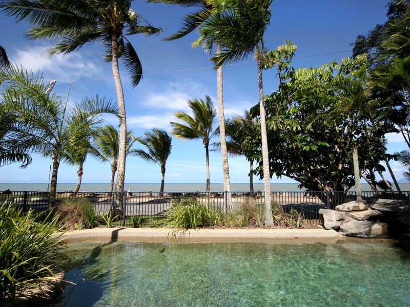 249 O’Shea Esplanade, Machans Beach QLD 4878
