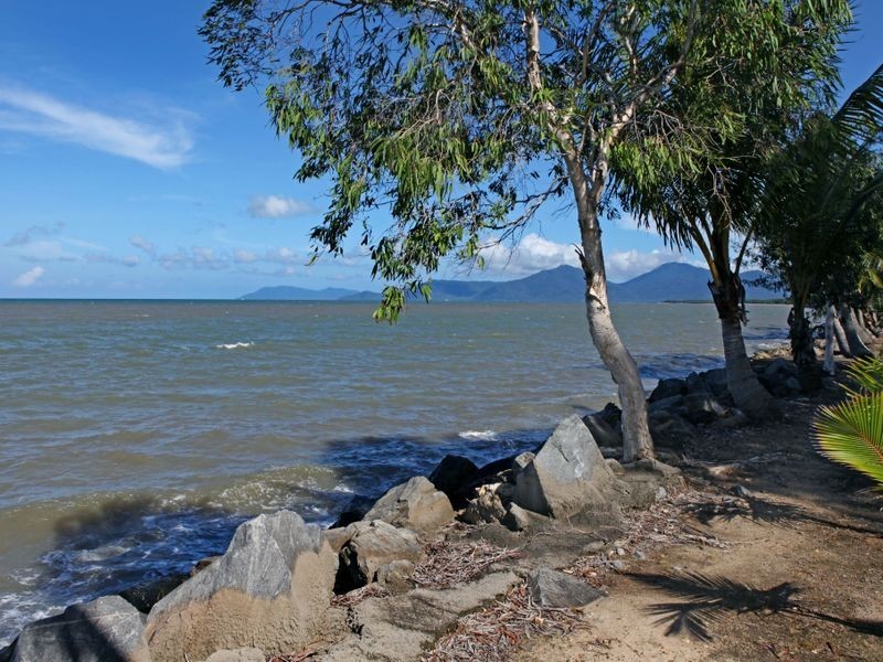 249 O’Shea Esplanade, Machans Beach QLD 4878