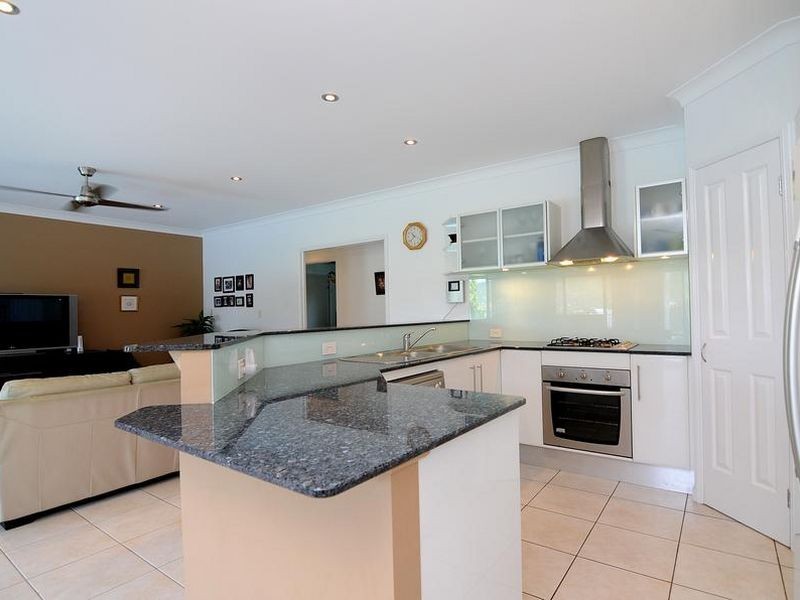 14 Mist Green Close, Brinsmead QLD 4870