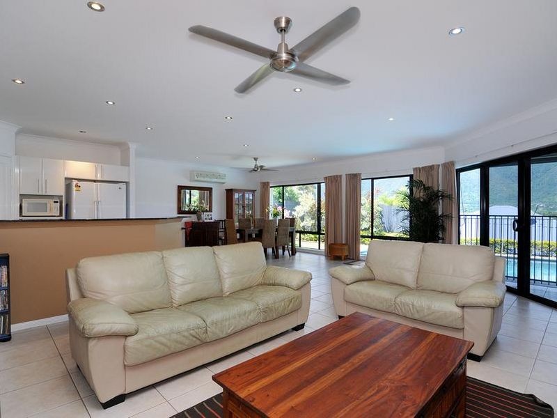 14 Mist Green Close, Brinsmead QLD 4870