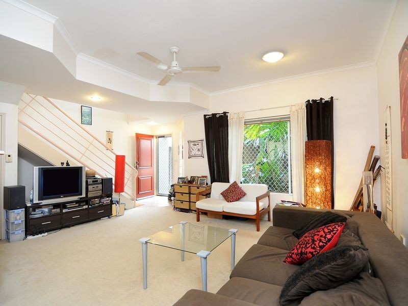 8/64 Charles Street, Manunda QLD 4870