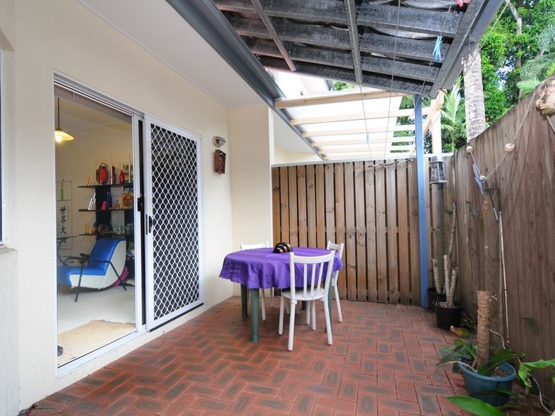 8/64 Charles Street, Manunda QLD 4870