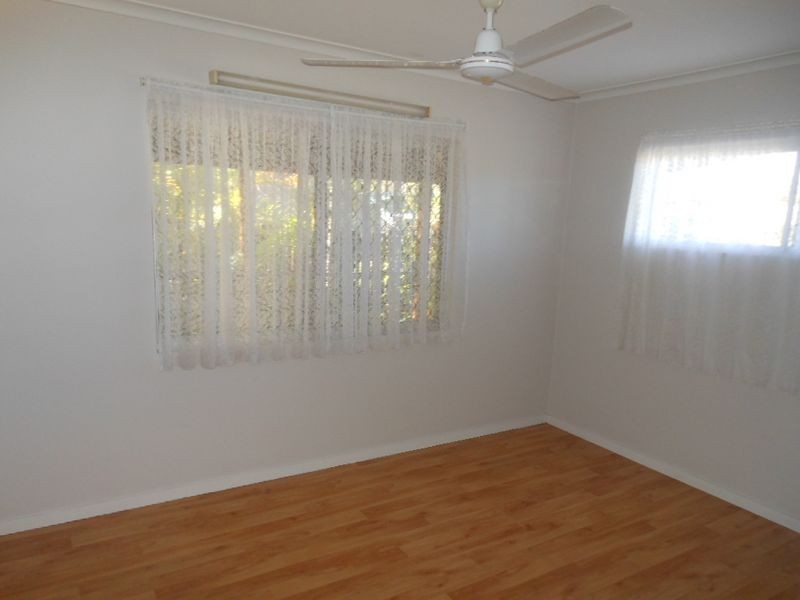 8 Holly Street, Mooroobool QLD 4870