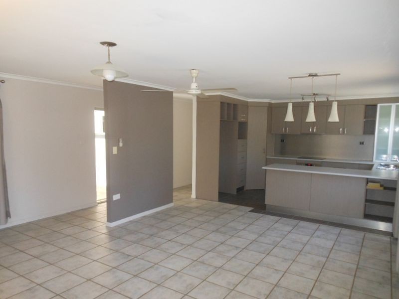 8 Holly Street, Mooroobool QLD 4870