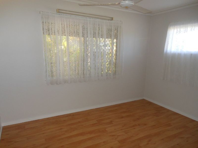 8 Holly Street, Mooroobool QLD 4870