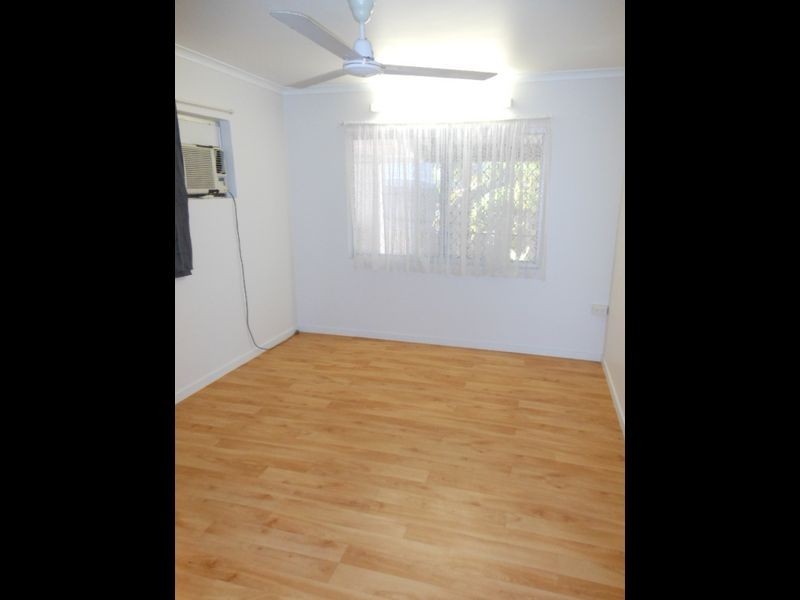 8 Holly Street, Mooroobool QLD 4870