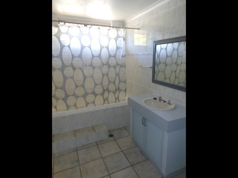 8 Holly Street, Mooroobool QLD 4870