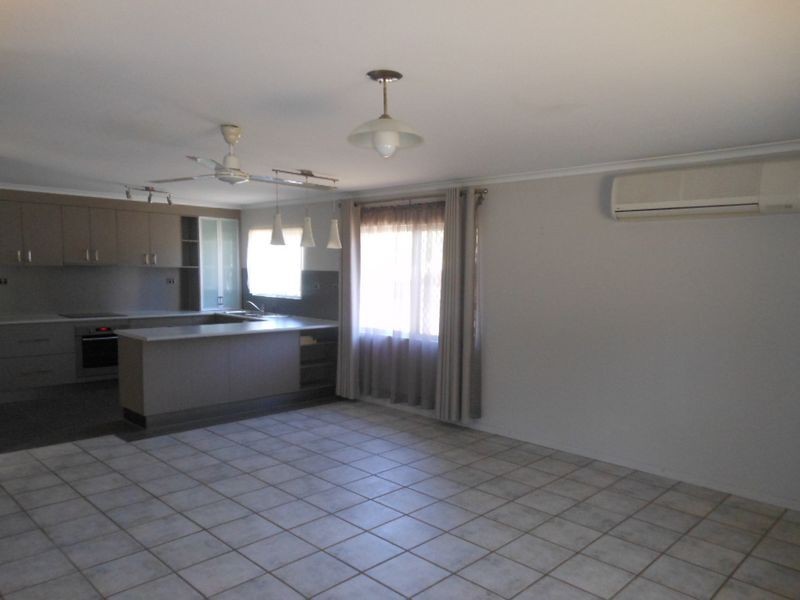 8 Holly Street, Mooroobool QLD 4870