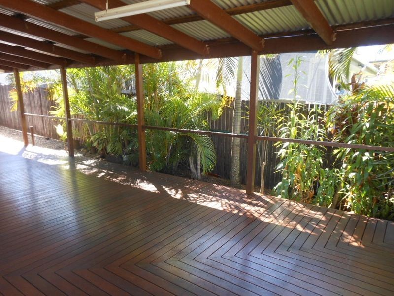 8 Holly Street, Mooroobool QLD 4870