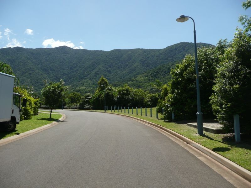 16 Raffles Avenue, Redlynch QLD 4870