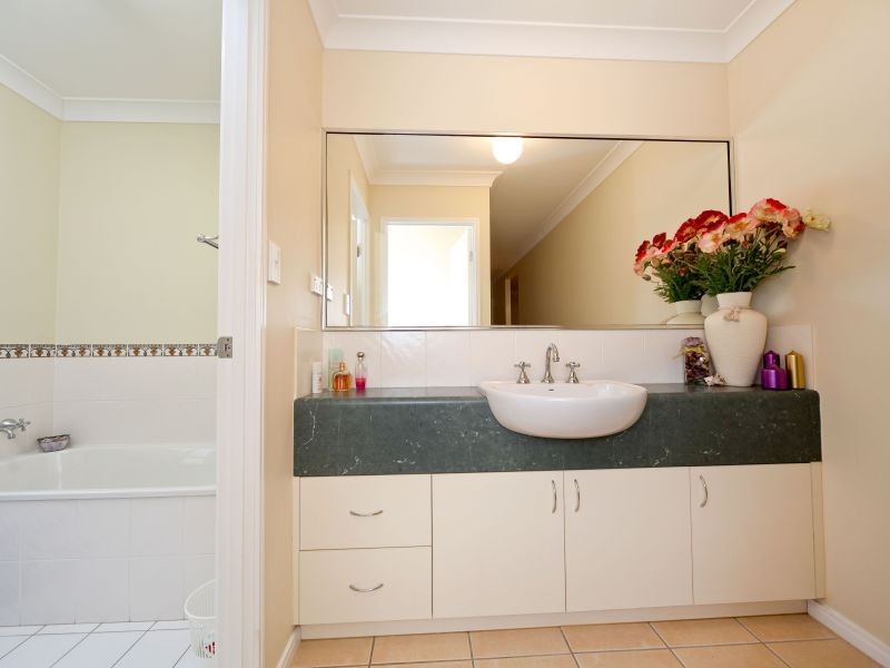 9 Chesterfield Close, Brinsmead QLD 4870