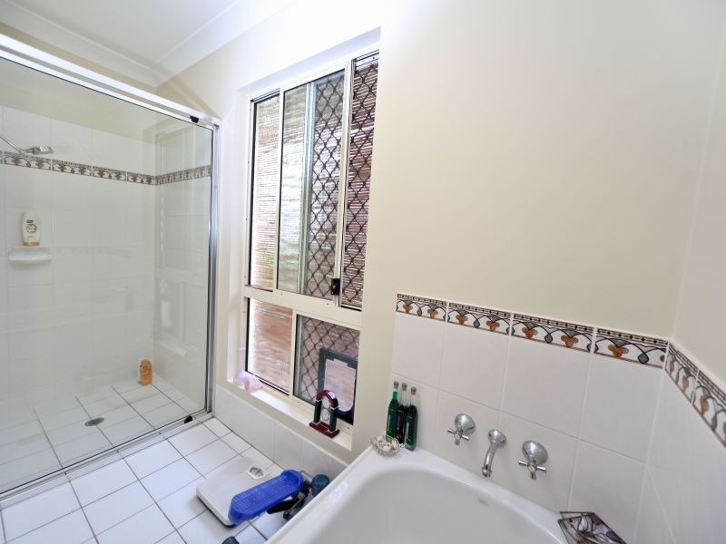 9 Chesterfield Close, Brinsmead QLD 4870