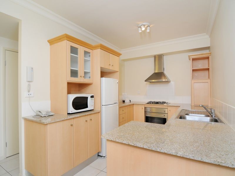 1740/2 Greenslopes Street, Cairns North QLD 4870