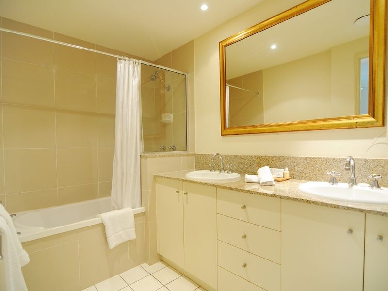 1740/2 Greenslopes Street, Cairns North QLD 4870