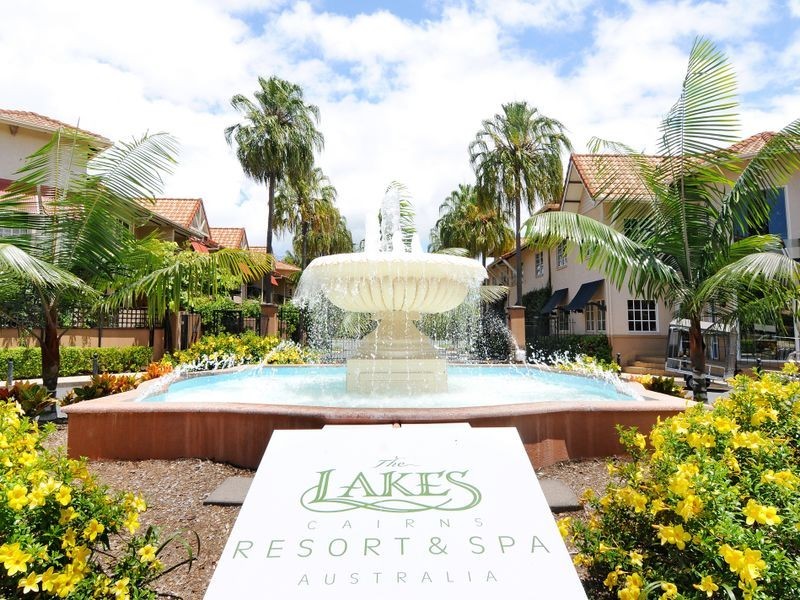 1740/2 Greenslopes Street, Cairns North QLD 4870