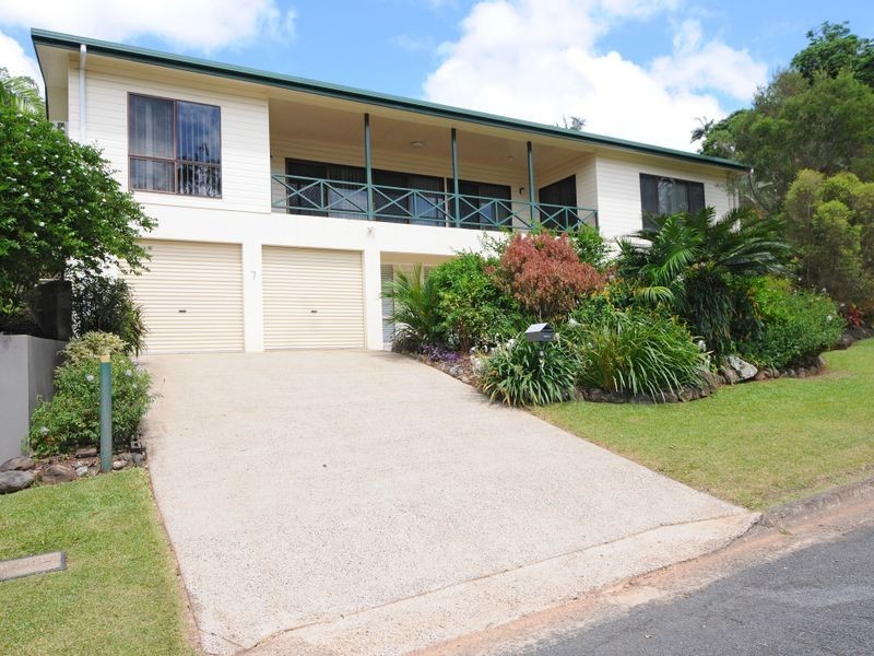 7 Atherton Street, Whitfield QLD 4870