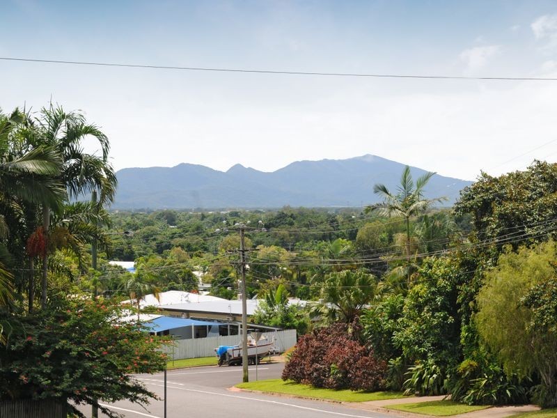 7 Atherton Street, Whitfield QLD 4870