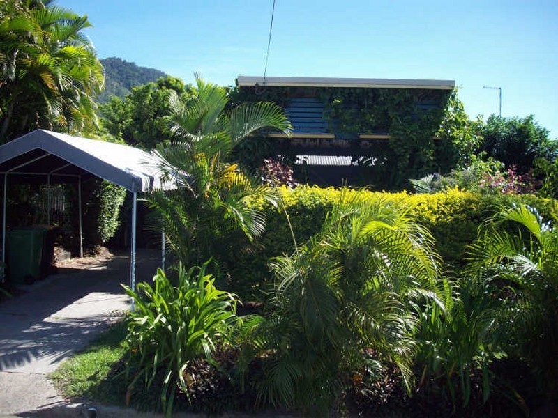 9 Witney Street, Manoora QLD 4870