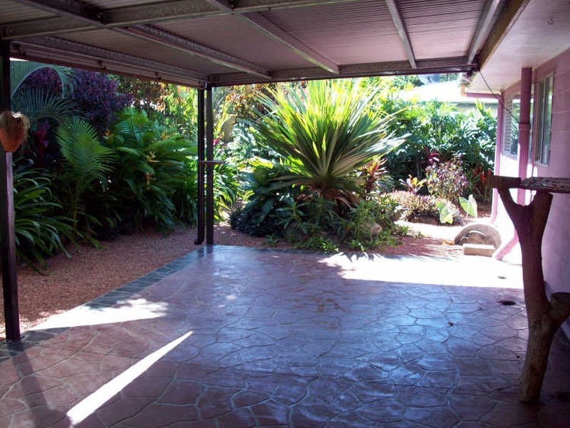 9 Witney Street, Manoora QLD 4870
