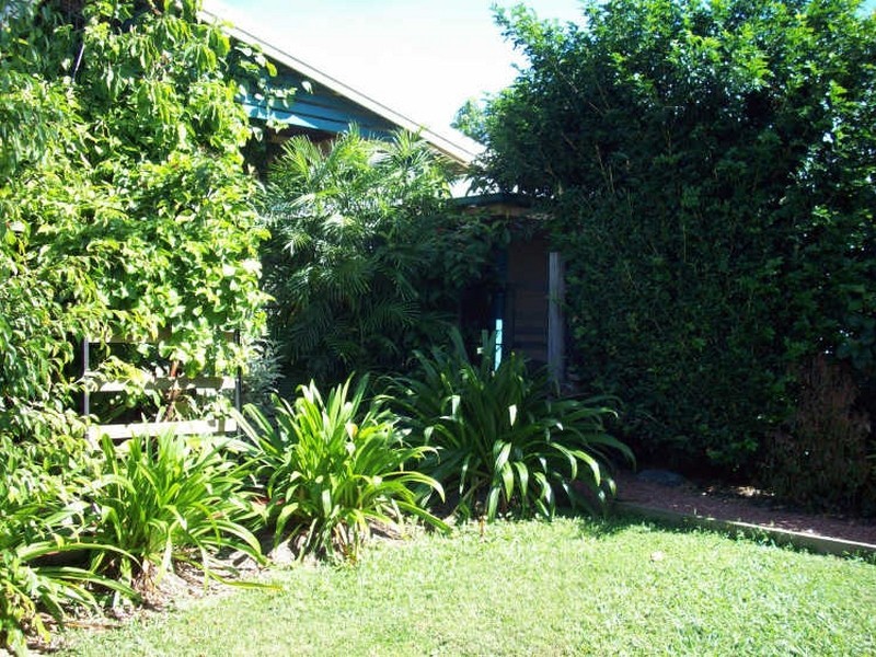 9 Witney Street, Manoora QLD 4870