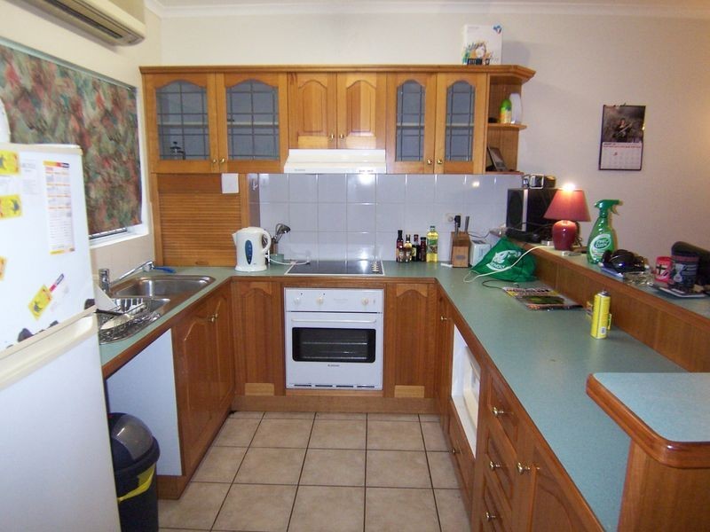 13/8 McGregor Street via Callum Street, Mooroobool QLD 4870