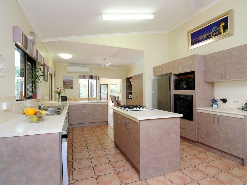 9 Harwood Close, Brinsmead QLD 4870