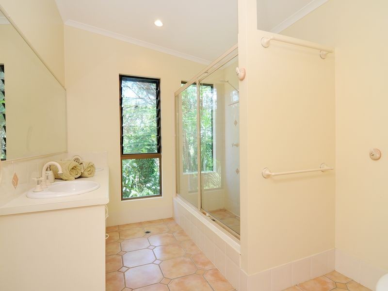 9 Harwood Close, Brinsmead QLD 4870