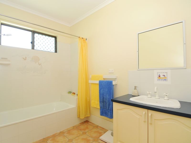 9 Harwood Close, Brinsmead QLD 4870