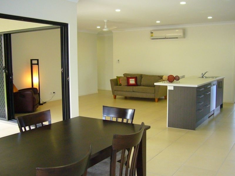 3 Botany Avenue, Redlynch QLD 4870