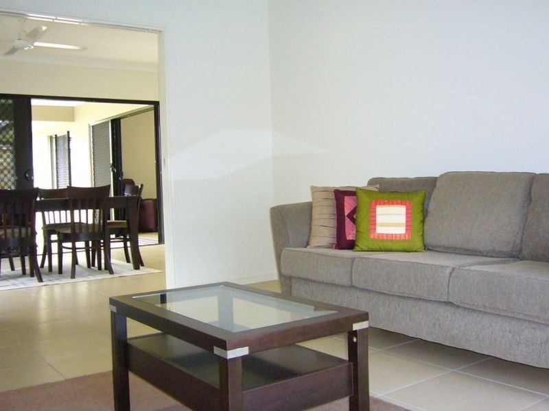 3 Botany Avenue, Redlynch QLD 4870